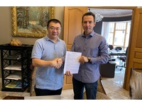 Streamer telah menandatangani perjanjian lisensi dengan perusahaan Cina Wuhan Shuiyuan